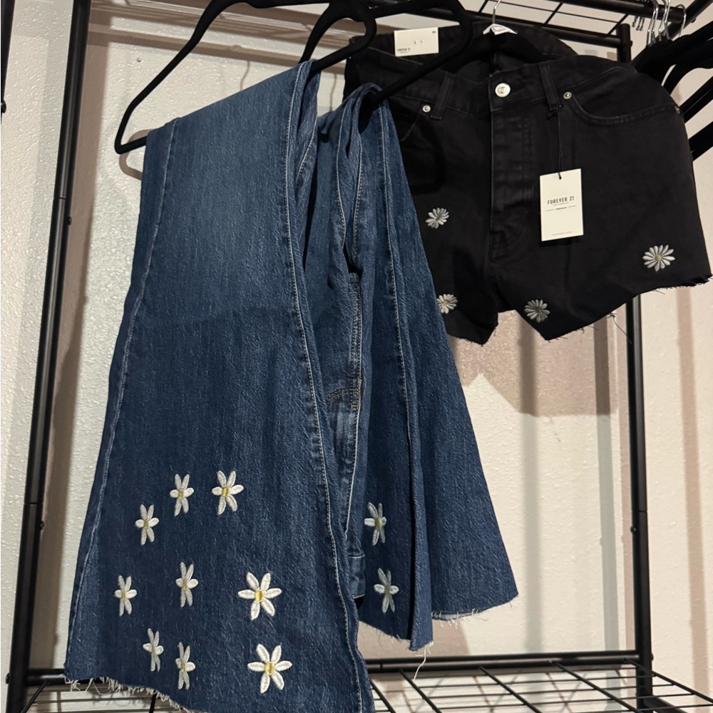 3 pack bundle! 2 pairs of forever 21 jeans and one pair of f21 shorts